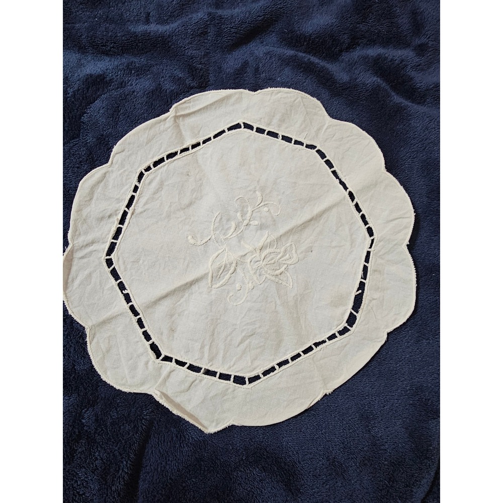 Vintage Cream Embroidered Floral Linen Doily Scalloped Edge Round 12.5 Inch